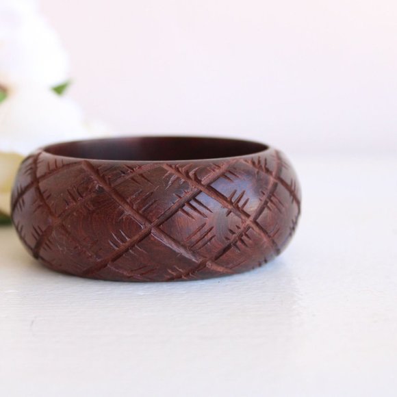 Vintage Bangle Bracelet, Brown Wood Carved Stacking Bracelet, Made in India - Picture 2 of 10